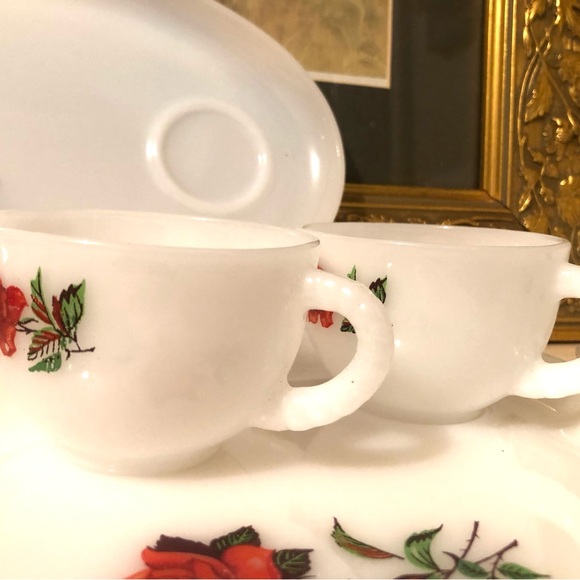 7568 Mid Century VTG 50's Federal Glass Milkglass Red Rose Snack Plates & Cups - Picture 3 of 16